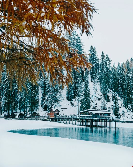 Lago di Braies Il lago da cartolina dell'Alto Adige Matteo Scalet - Shutterstock.com 